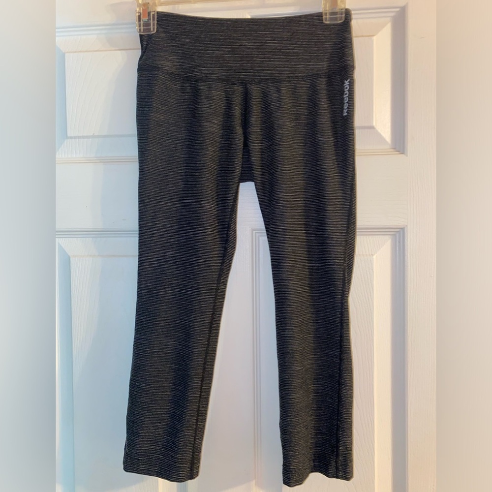 Small Reekbok cropped leggings